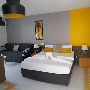 25 M Manganao Joela 4 Personnes Avec Machine A Laver (adults Only) Saint-Francois (Grande-Terre)